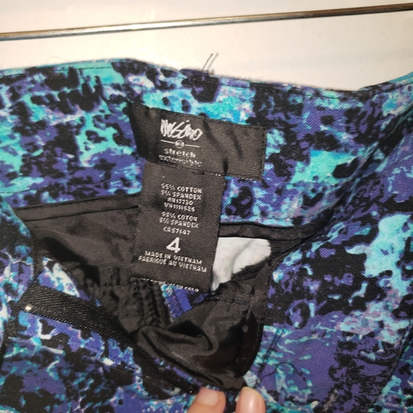 Mossimo Stretch Extensible Crop Ankle, Blue Graphic Print Pants, Size 4 - Picture 4 of 11